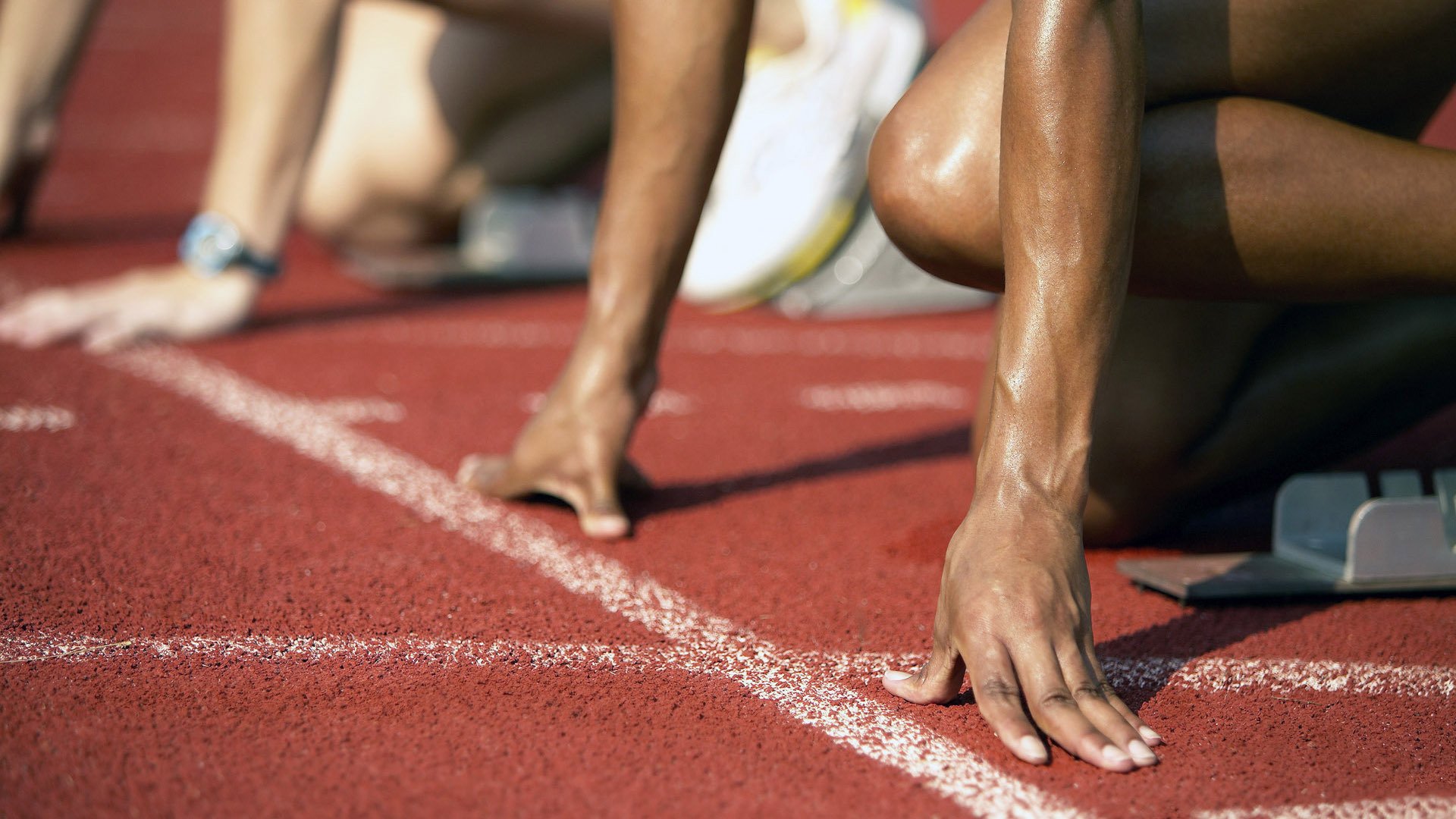 足球解说节目内容创新兼顾年轻人兴趣表达，经典足球解说词